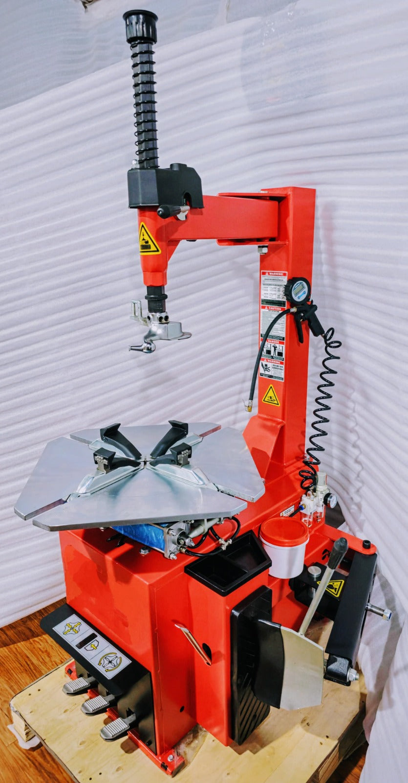 Automatic Tyre Changer Machine - Lifting Capacity: 2500 Kilograms (Kg)